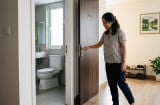 Cửa nhà vệ sinh nên đóng hay mở? Sai lầm nhỏ nhưng ảnh hưởng lớn đến sức khỏe cả gia đình