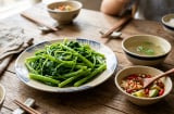 Luộc rau muống mãi vẫn thâm đen? Bí quyết đơn giản giúp rau xanh mướt, giòn ngon như ngoài hàng