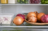 Hành tây để trong tủ lạnh sẽ ra sao sau vài ngày? Nhiều người đang bảo quản sai mà không biết