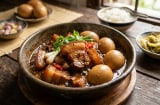 Kho thịt đừng chỉ dùng nước mắm, thêm 2 'gia vị vàng' này thịt mềm tan, đưa cơm gấp bội