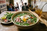 Tại sao nhiều người thích ăn phở với trứng trần?