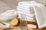 Vì sao khăn trắng dễ ám vàng? Mẹo khử sạch vết ố, giúp khăn trắng sáng như mới