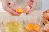 Mẹo tách lòng đỏ và lòng trắng trứng đơn giản: Không cần dụng cụ cầu kỳ, ai cũng làm được