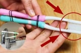 Buộc 2 chiếc bàn chải với nhau, đơn giản mà lợi cả nhà
