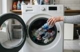 Vì sao bạn nên thả một chai nhựa rỗng vào máy giặt ngay hôm nay?