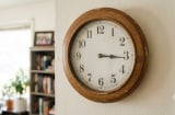 Tại sao phong thủy khuyên tuyệt đối không nên treo đồng hồ 'chết' trong nhà?