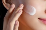 5 tiêu chí giúp chọn kem chống nắng phù hợp, bảo vệ da hiệu quả trước tia UV