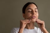 Muốn da săn chắc, chậm lão hóa, đừng bỏ qua 5 thói quen được chuyên gia da liễu khuyến khích