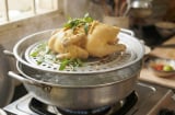 Luộc gà nước sôi hay nước lạnh đều là dại: Cách luộc gà không cần nước thơm ngon, đậm vị