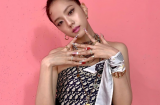 Khăn lụa trở thành phụ kiện được yêu thích trong mùa hè