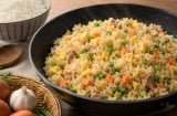 Vì sao nên rang cơm để nguội thay vì cơm nóng? Bí quyết giúp hạt cơm tơi ngon, không nát