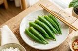 Cách luộc đậu bắp xanh mướt, không bị nhớt