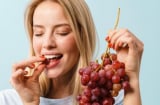 5 thực phẩm giàu chất chống oxy hóa giúp bảo vệ collagen và hạn chế lão hóa da từ bên trong