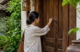 Vì sao người xưa gõ cửa 3 lần trước khi bước vào chính nhà mình sau nhiều ngày vắng mặt?