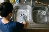Mẹo làm sạch bồn rửa bát inox, chỉ cần 2 nguyên liệu là bề mặt sáng bóng như mới