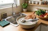 Đừng bỏ nước vo gạo sau khi nấu cơm: 5 công dụng trong nhà giúp tiết kiệm cả triệu đồng mỗi năm
