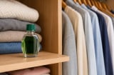 Vì sao nên để một lọ dầu gió gần hết trong tủ quần áo? Hóa ra mẹo thông minh