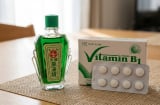 Trộn dầu gió với Vitamin B1: Mẹo cực hay giải quyết ngay nỗi ám ảnh của mọi gia đình khi mùa mưa tới