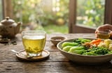 Trà xanh có thể hỗ trợ giảm gan nhiễm mỡ, hạ men gan? Nhiều người uống mỗi ngày nhưng chưa biết hết lợi ích