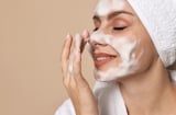 Làm sạch kép có thực sự cần thiết? Những điều nên biết trước khi áp dụng phương pháp double cleansing