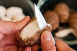 Cách gọt khoai sọ không ngứa tay