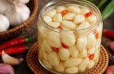 Cách ngâm tỏi trắng giòn, không bị chuyển màu xanh: Bí quyết nằm ở bước nhiều người làm sai