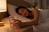 Có nên uống nước trước khi đi ngủ?