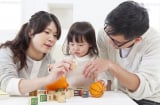 Sống tối giản khi có con nhỏ: Bí quyết giảm áp lực mua sắm cho cha mẹ
