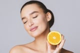 Kiên trì dùng vitamin C buổi sáng, retinol buổi tối: Bí quyết giúp làn da sáng khỏe và đều màu hơn theo thời gian