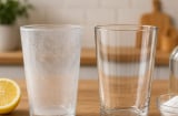 Cốc thủy tinh bị đục cũng đừng vội bỏ đi, đây là cách giúp cốc trong veo trở lại
