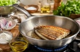 Mẹo dùng chảo không có chống dính vẫn rán mượt mà không sát chảo