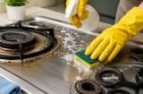 5 cách làm sạch nhanh vết dầu mỡ bám két trên bếp gas lâu ngày mà không tốn sức