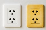Vì sao ổ điện dần chuyển từ màu trắng sang ngả vàng? Có an toàn để dùng không?