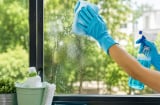 7 mẹo lau kính sạch bóng, không để lại vệt: Càng biết sớm càng đỡ mất công