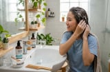 Cách trị gàu bằng muối tại nhà: Mẹo chữa 'tuyết rơi' siêu rẻ nhưng chớ dại dùng sai cách