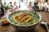 Thả thứ náy vào nấu miến gà: Miến dai giòn sần sật để lâu không lo nát