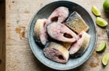 Mẹo rã đông cá nhanh, thịt cá không bị tanh, bở