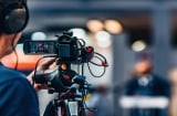 Người hướng nội áp lực khi phải xuất hiện trong video công ty
