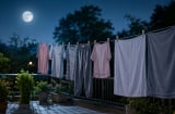 Tháng 7 âm càng nhớ lời người xưa dặn: Vì sao không nên phơi quần áo buổi tối?