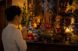 Tháng 7 âm lịch, vì sao nhiều người dặn không nên thắp hương vào buổi tối?