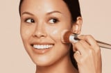 Lỗ chân lông to vẫn có thể “tàng hình” nhờ vài mẹo trang điểm đơn giản