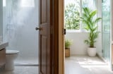 Nên đóng hay mở cửa phòng tắm sau khi tắm xong?