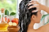 Vì sao nhiều người thêm giấm vào gội đầu?