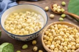 Hạt sen muốn bở bùi mà ngâm nước lạnh là sai, làm theo cách này hạt mềm nhanh, thơm ngon hơn
