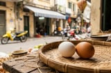 Trứng vỏ đỏ hay vỏ trắng mới tốt? Đáp án từ lão nông khiến ai cũng giật mình