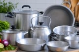Vì sao ngày càng nhiều gia đình hạn chế dùng đồ nhôm nấu ăn?