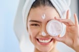Khoảng nghỉ giữa các bước skincare bao lâu là hợp lý?