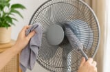 Cách làm sạch quạt điện không cần tháo rời khung: Mẹo đơn giản, nhanh gọn, quạt sạch bụi như mới
