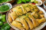 Rắc lá chanh vào thịt gà luộc không chỉ để thơm, lá chanh còn có những công dụng bất ngờ
