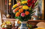 Bàn thờ không thể thiếu lọ hoa: Đặt lọ hoa ở bên trái hay bên phải?